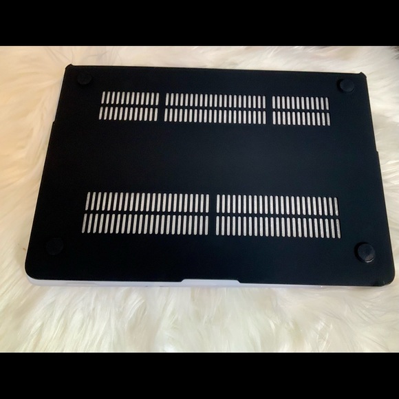 Feathers Laptop Case for MacBook Air 13” - Picture 4 of 4